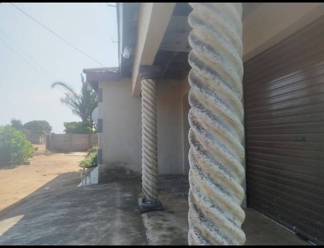 3 BEDROOM HOUSE FOR SALE IN MADOMBIDZHA